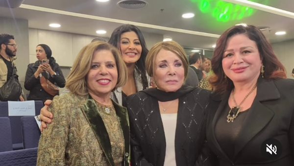 لبنى عبد العزيز والهام