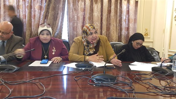  لجنة القوى العاملة