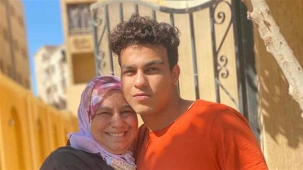 الأم ونجلها 