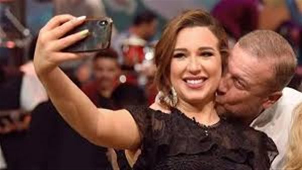 أسما شريف منير ووالدها