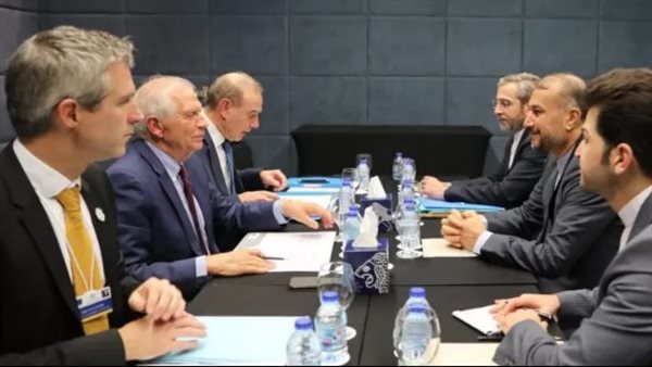 جانب من اجتماع بين