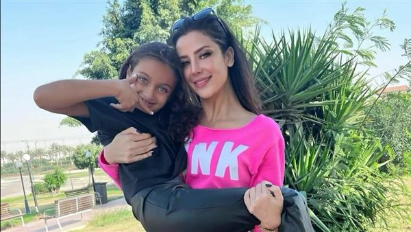 رضوى الشربيني وابنتها