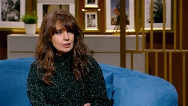 المطربة حنان