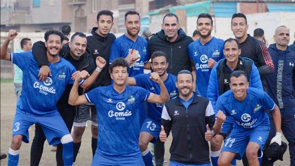 عبدالملك مع لاعبي