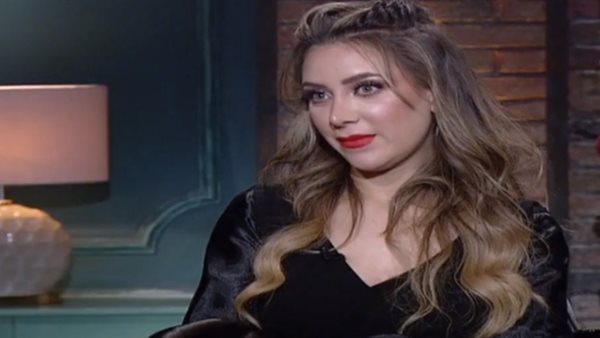 هبة عبد العزيز 