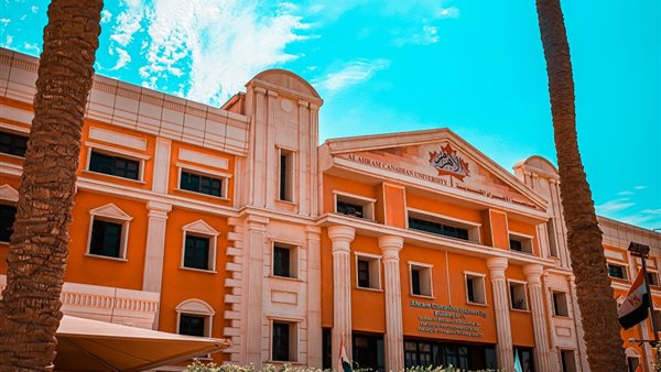 جامعة الأهرام الكندية