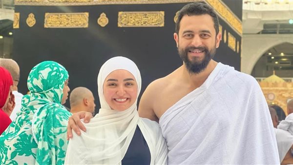 هلا رشدي وزوجها 