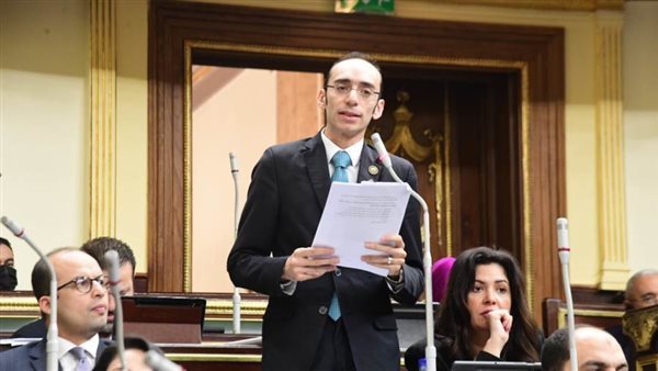 النائب محمد عبد العزيز