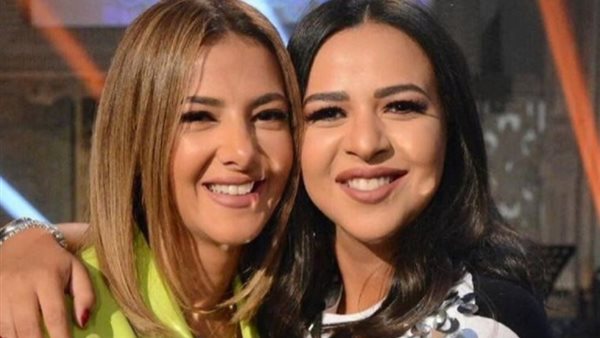 إيمي سمير غانم وشقيقتها