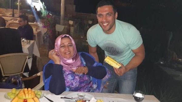 حسن الرداد ووالدته