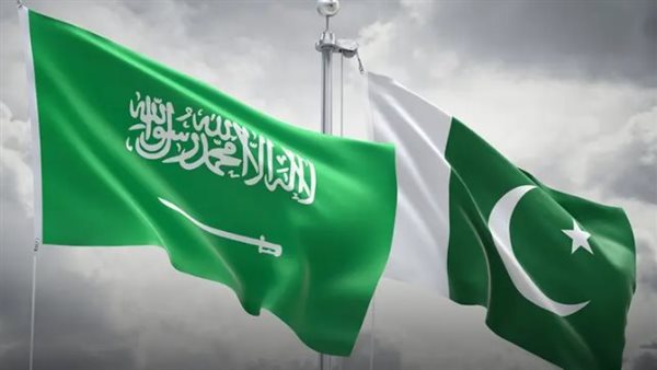 علم السعودية وباكستان