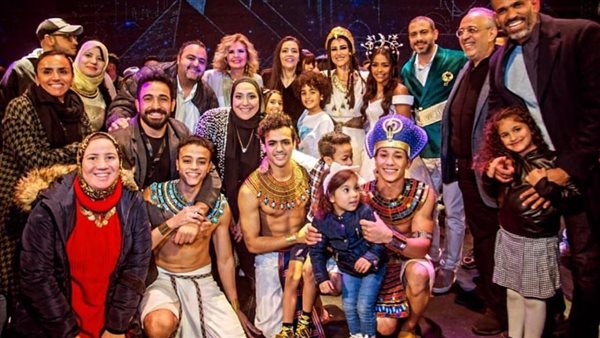 طاقم عمل مسرحية تشارلي