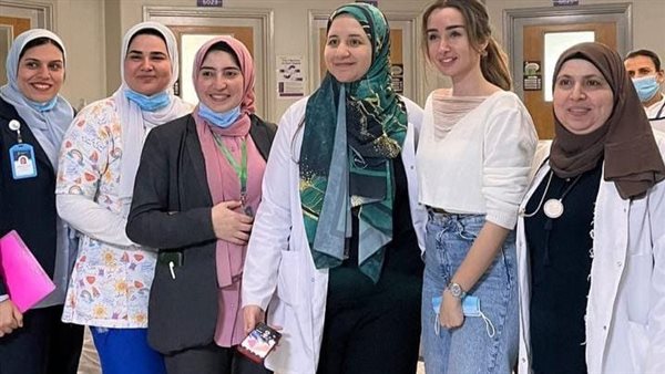 هنا الزاهد وعاملين