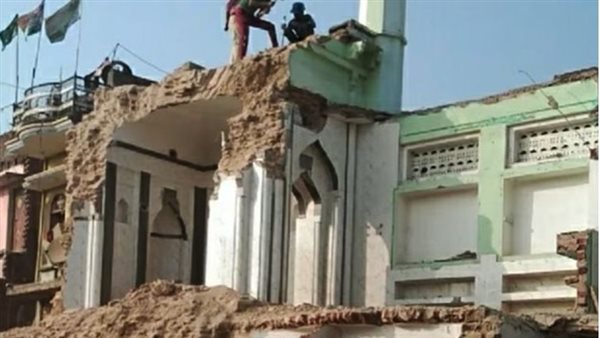 لقطات من هدم المسجد