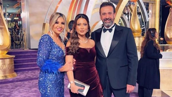 كريم عبد العزيز وزوجته