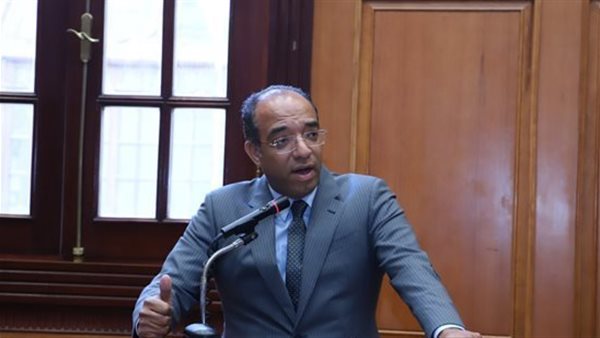  النائب الدكتور على