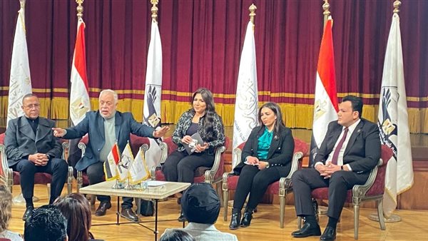 جانب من الجلسة النقاشية