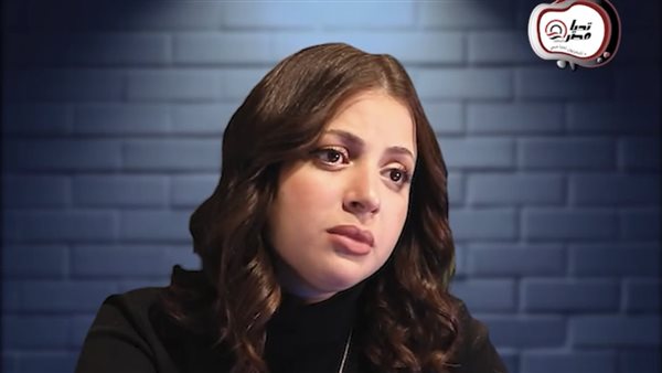 منى فاروق - استوديو