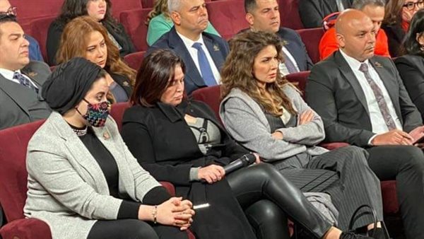 إلهام شاهين - نجلاء