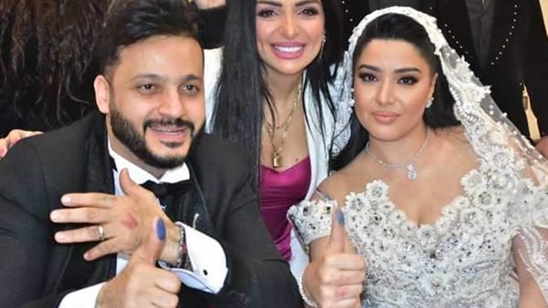 إيساف وزوجته