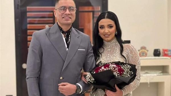 حسن شاكوش وزوجته