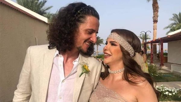 دنيا عبد العزيز وزوجها