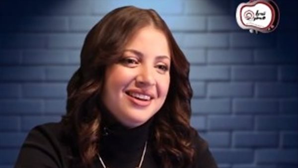 منى فاروق - استوديو