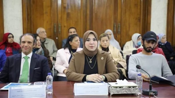 الدكتورة دينا هلالي