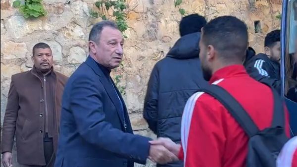 الخطيب مع لاعبي الأهلي