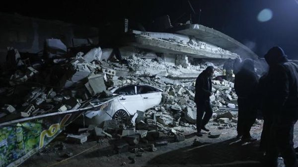 جانب من آثار الزلزال