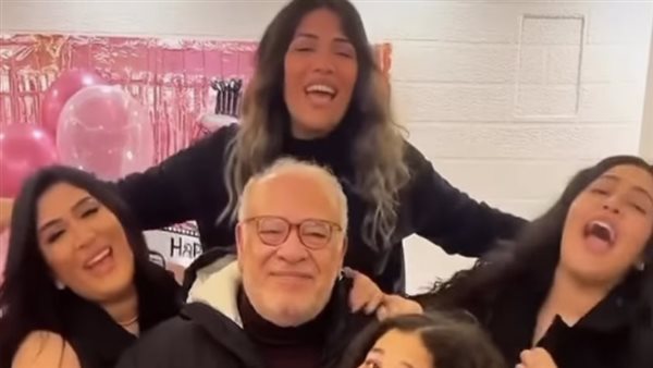 صلاح عبد الله وبناته