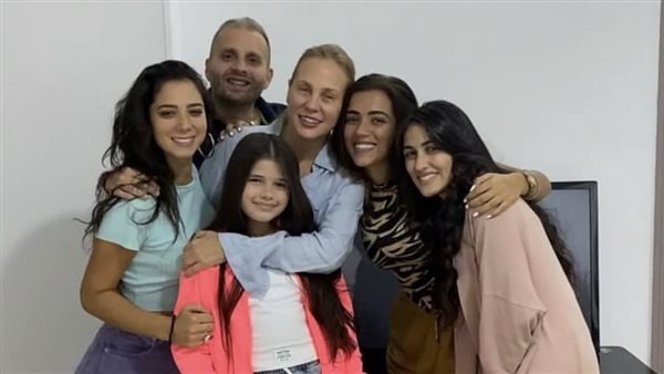 أبطال وبينا ميعاد