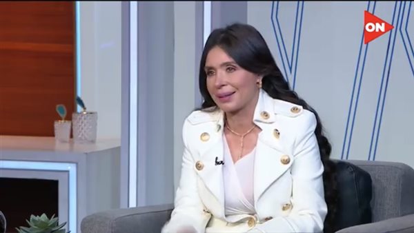 الراقصة دينا 