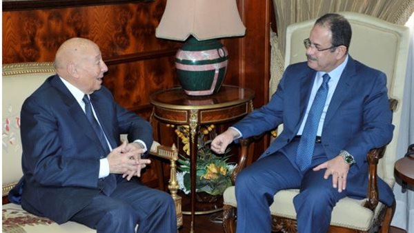 وزير الداخلية يلتقى