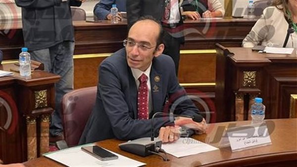 النائب محمد عبد العزيز