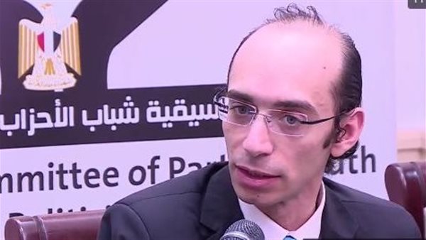 النائب محمد عبد العزيز