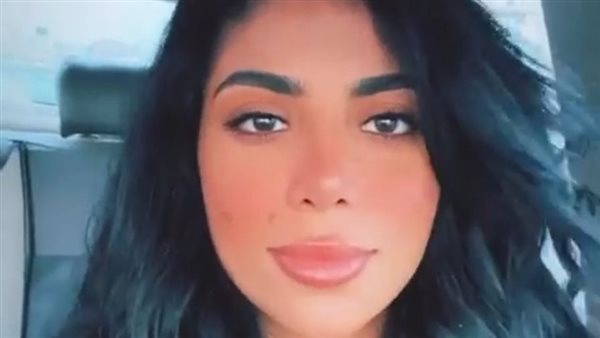 كارولين عزمي