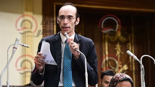 النائب محمد عبدالعزيز