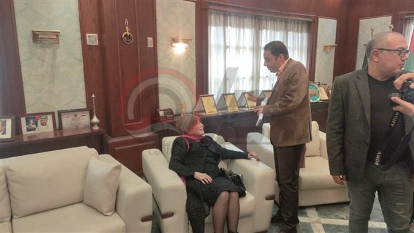 لبني عبد العزيز