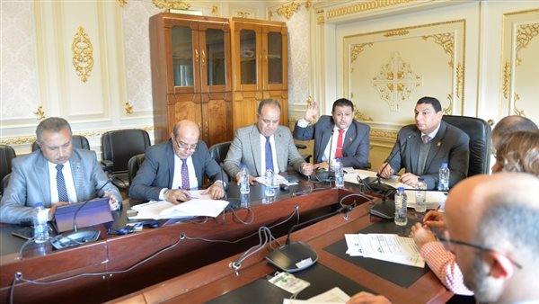  لجنة الصناعة بمجلس