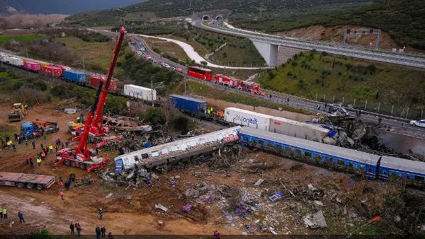 تصادم قطارين فى اليونان