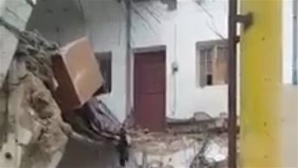 انهيار فندق آثري