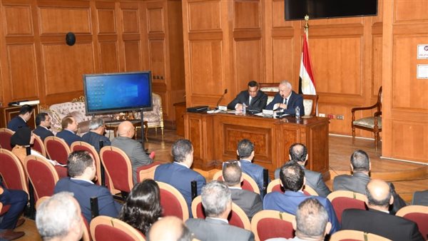  لجنة الإسكان والإدارة