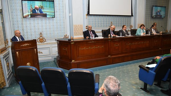  لجنة التعليم بمجلس