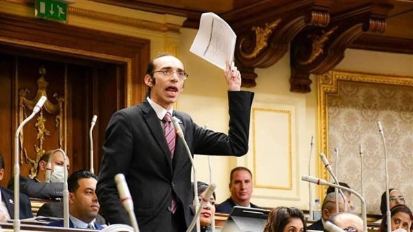 النائب محمد عبد العزيز