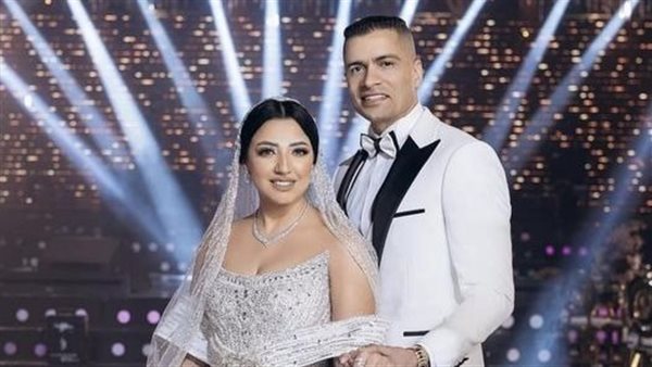 حسن شاكوش وزوجته