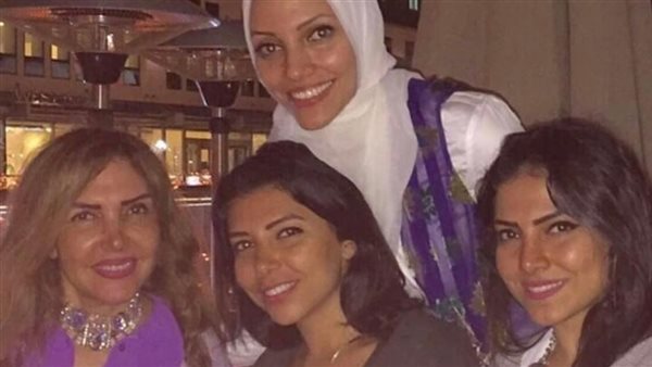 نادية مصطفى وبناتها