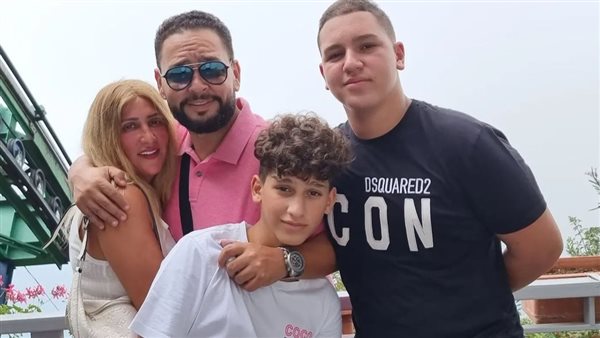 أحمد رزق وأسرته _