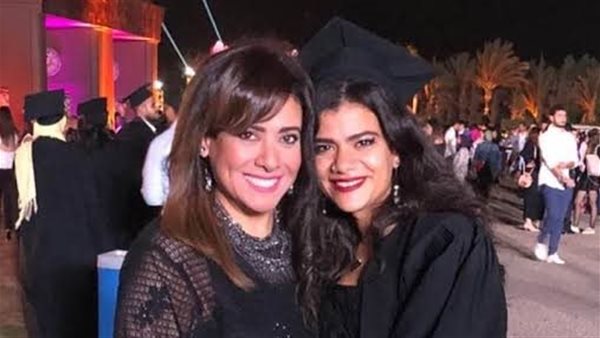 نشوى مصطفى ونجلتها