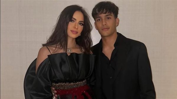 آمال ماهر ونجلها